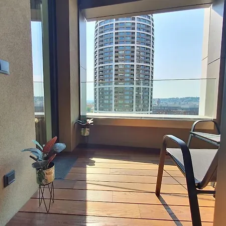 Modern With Garage Parking Apartment *